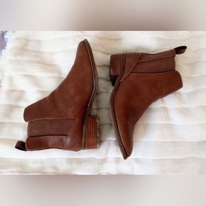American eagle brown boots size 8